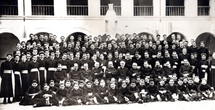 Estudiantes del Seminario Menor, s. f. Colección Alfonso Henao Sáenz, Archivo Histórico Arquidiocesano, 2005. AFH LRA D01 017.