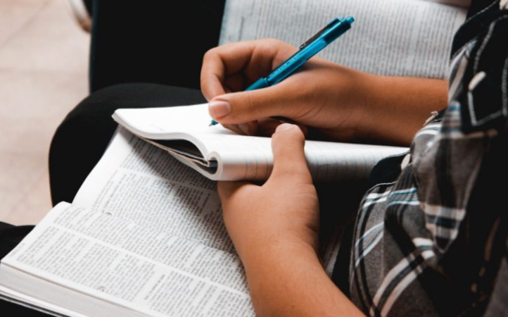 https://arquimedia.s3.amazonaws.com/375/vicaria/celam-curso-biblicopng.png